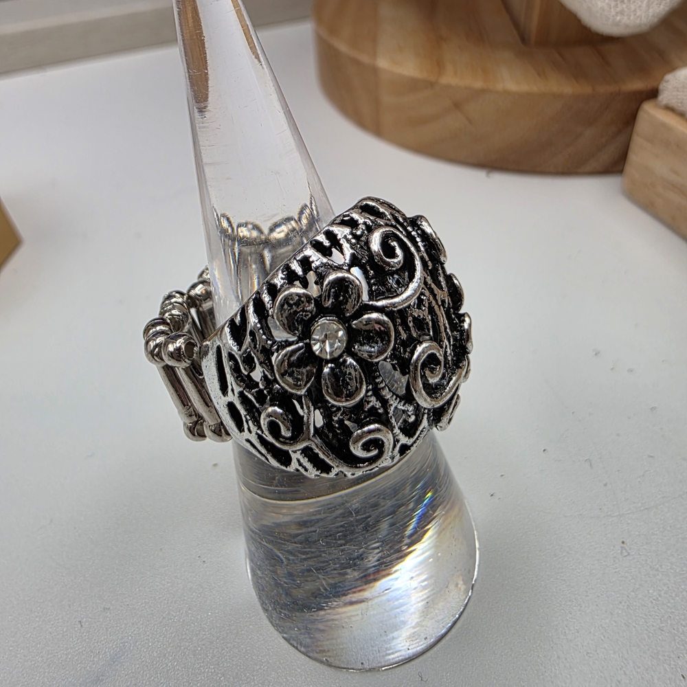 Paparazzi Silver Floral Ring (889)
